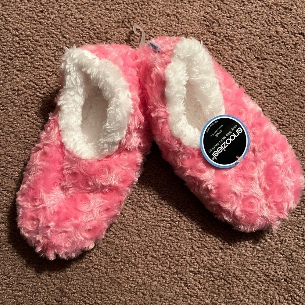 Snoozies- Slippers​​​​​​​​​​